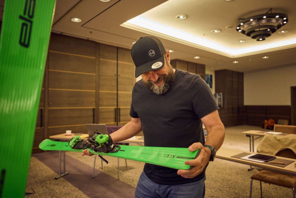 Member of the Collaborators Club testing ski