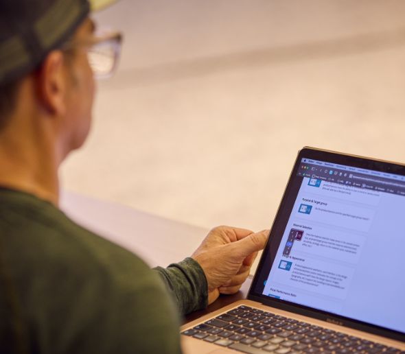 Member of the Collaborators Club doing a survey