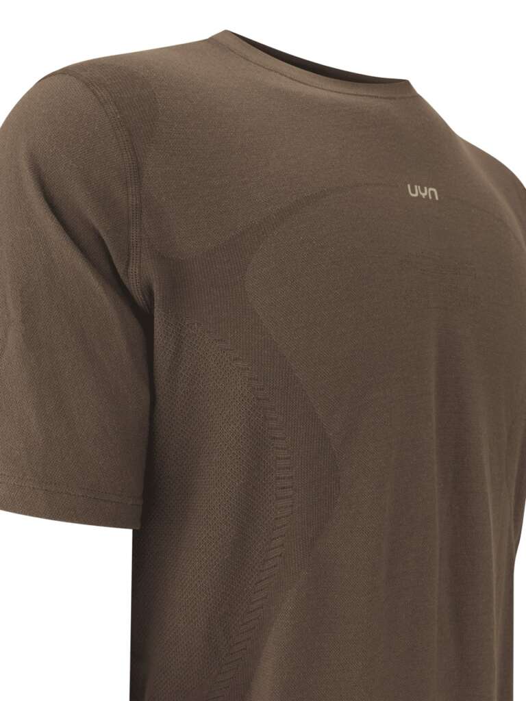 Eine detaillierte Ansicht des UYN Phase Self Layer T-Shirts
